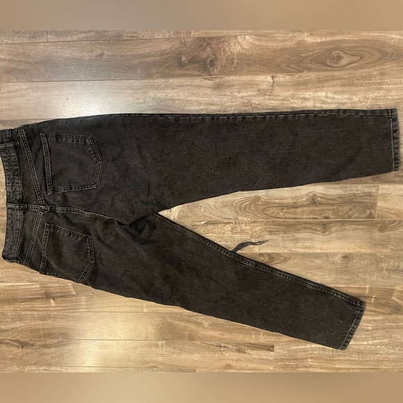 Straight Leg Knee Distressed Jeans - Picture 4 of 4